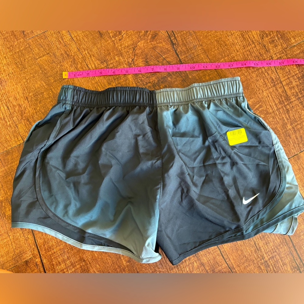 NWT | Nike Swoosh 3 in Tempo Running Shorts - Picture 1 of 7